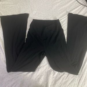 Offline by Aerie Crossover Flare Leggings. Size L